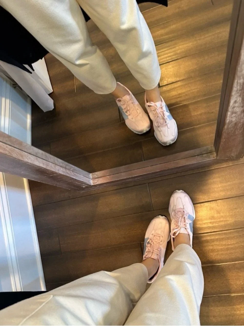 NEW BALANCE SNEAKERS